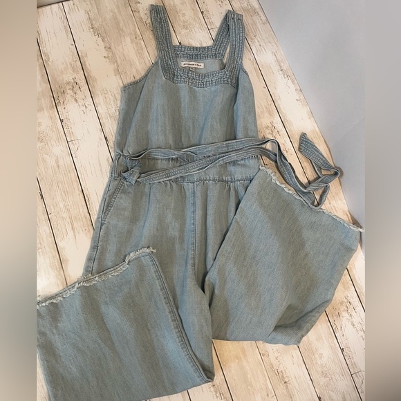 Abercrombie and Fitch cropped ankle Denim Jumpsuit with tie waist size 8 - Picture 3 of 6